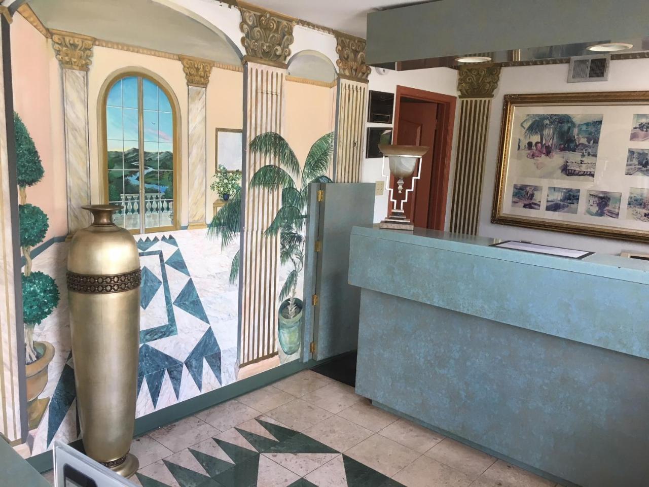 Deluxe Inn Галуоей Екстериор снимка